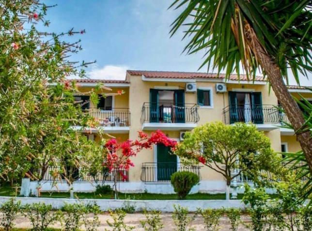 Lemon Tree Apartments A D Аргостолион Екстериор снимка